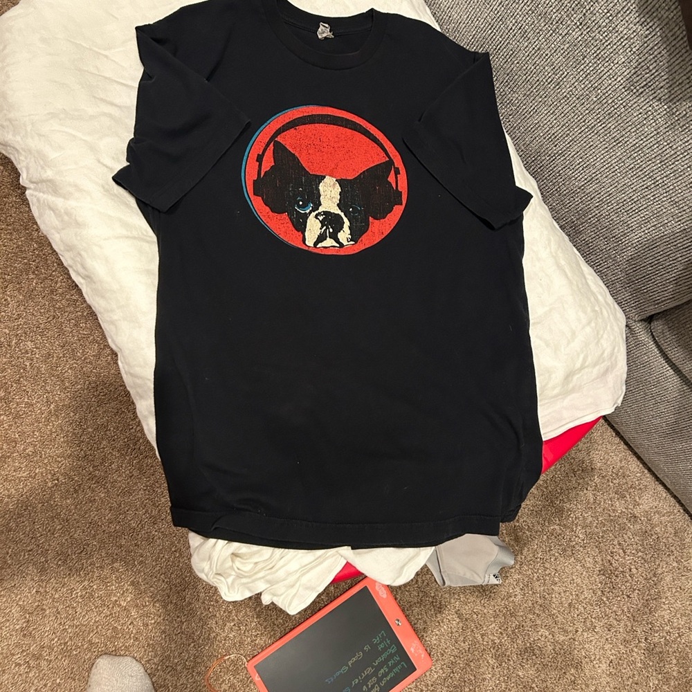 Men’s Graphic Tee – Boston Terrier with Headphones (Black)